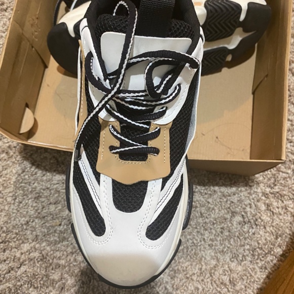 Steve Madden sneakers - Picture 3 of 4